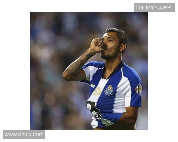 墨西哥足球明星的精彩瞬间与独特风采全景展示